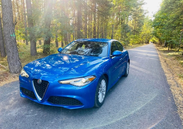 Alfa Romeo Giulia cena 114999 przebieg: 9000, rok produkcji 2021 z Warka małe 137